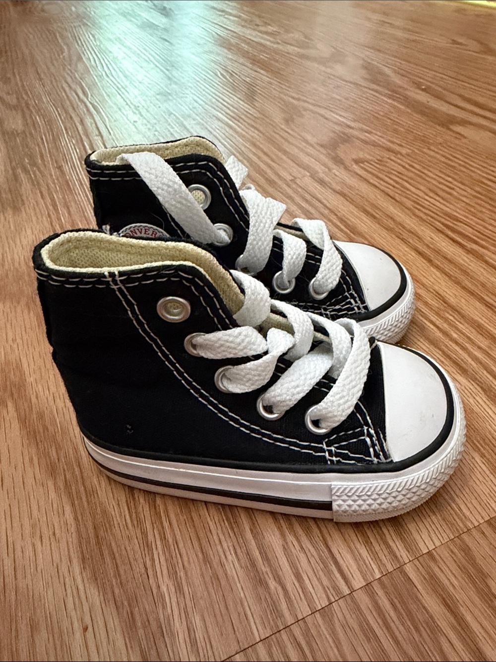 2c classic black high top Converse